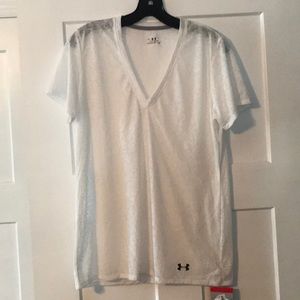 NWT Women’s Under Armour v-neck T-shirt. White L